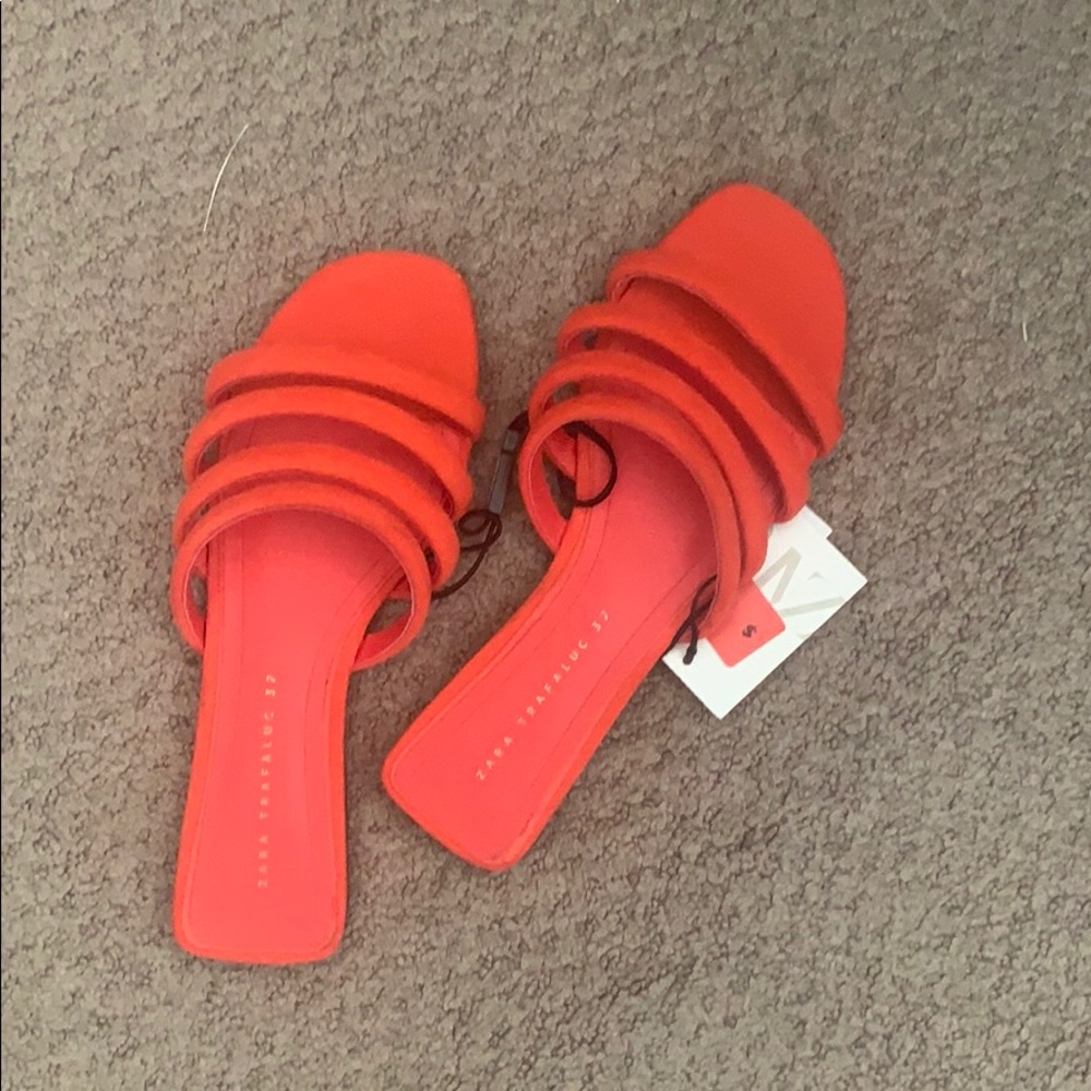 Zara Slides